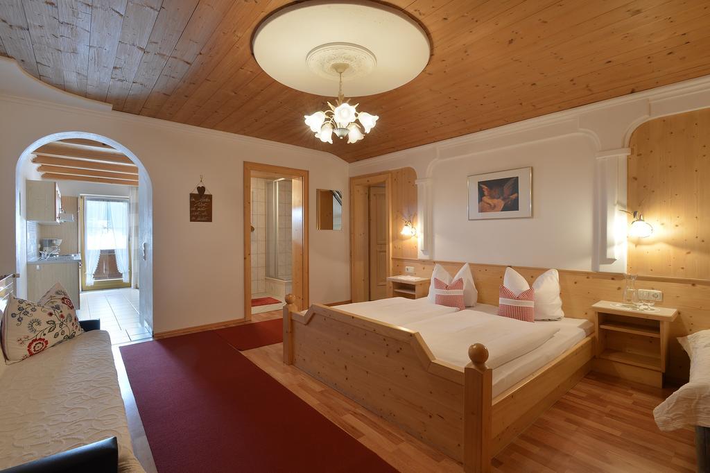 Huettschmiedhof Villa Kössen Rum bild